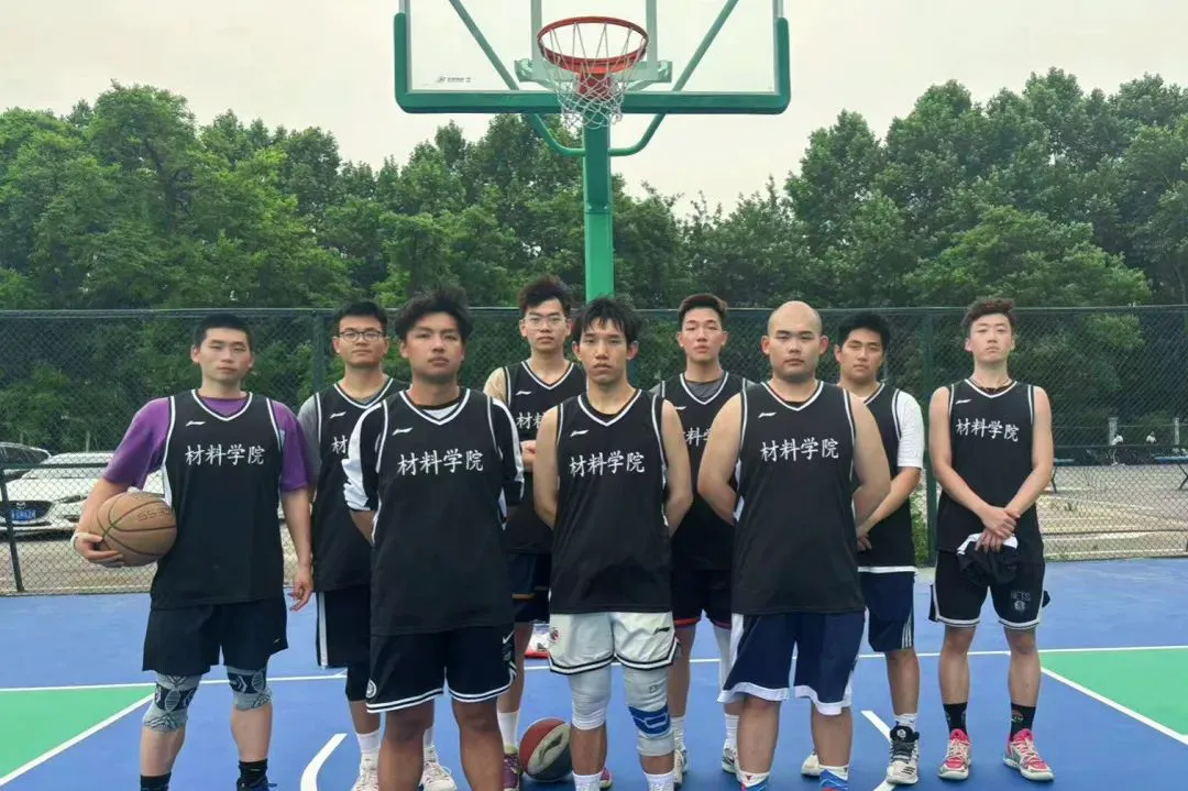 媒体记者如何报道篮球选秀权的动态_0